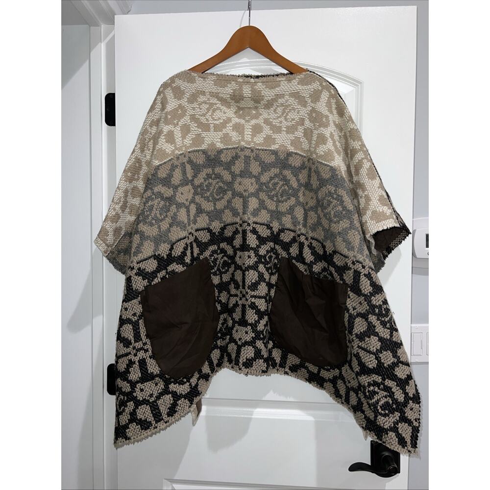 Tsumori Chisato One Size Fits All Sweater Poncho With Pockets